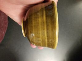 beautiful small hand thrown studio pottery vase chocolate butterscotch Rg - $90.47 MXN