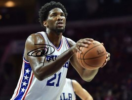 * Joel Embiid Signed Photo 8X10 Rp Autographed Philadelphia 76ERS ! - £15.81 GBP