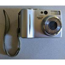 Nikon Coolpix 5900 digital camera - £63.75 GBP