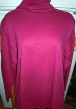 Cornerstone Plum Turtleneck Size Large - $94.99 MXN