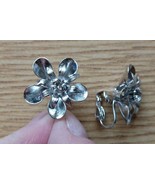 Vintage Jewelry Silver Chrome Flower Shaped Clip-on Earrings w center Rh... - £31.45 GBP