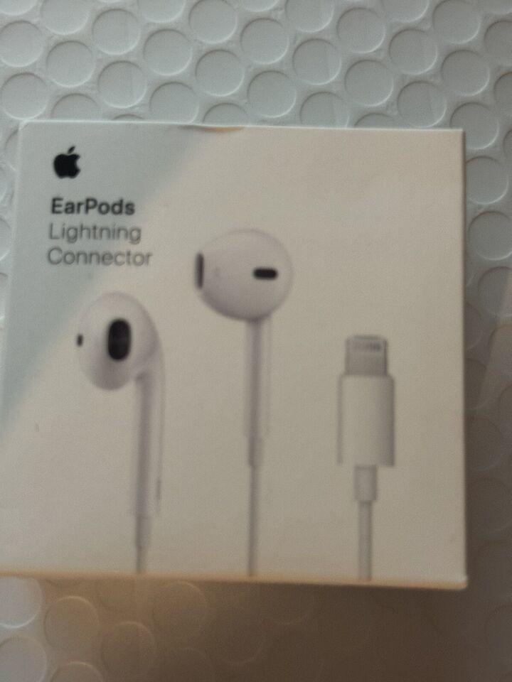 Apple EarPods Headphones  Plug. Microphone w Built-in Remote Control - £7.81 GBP