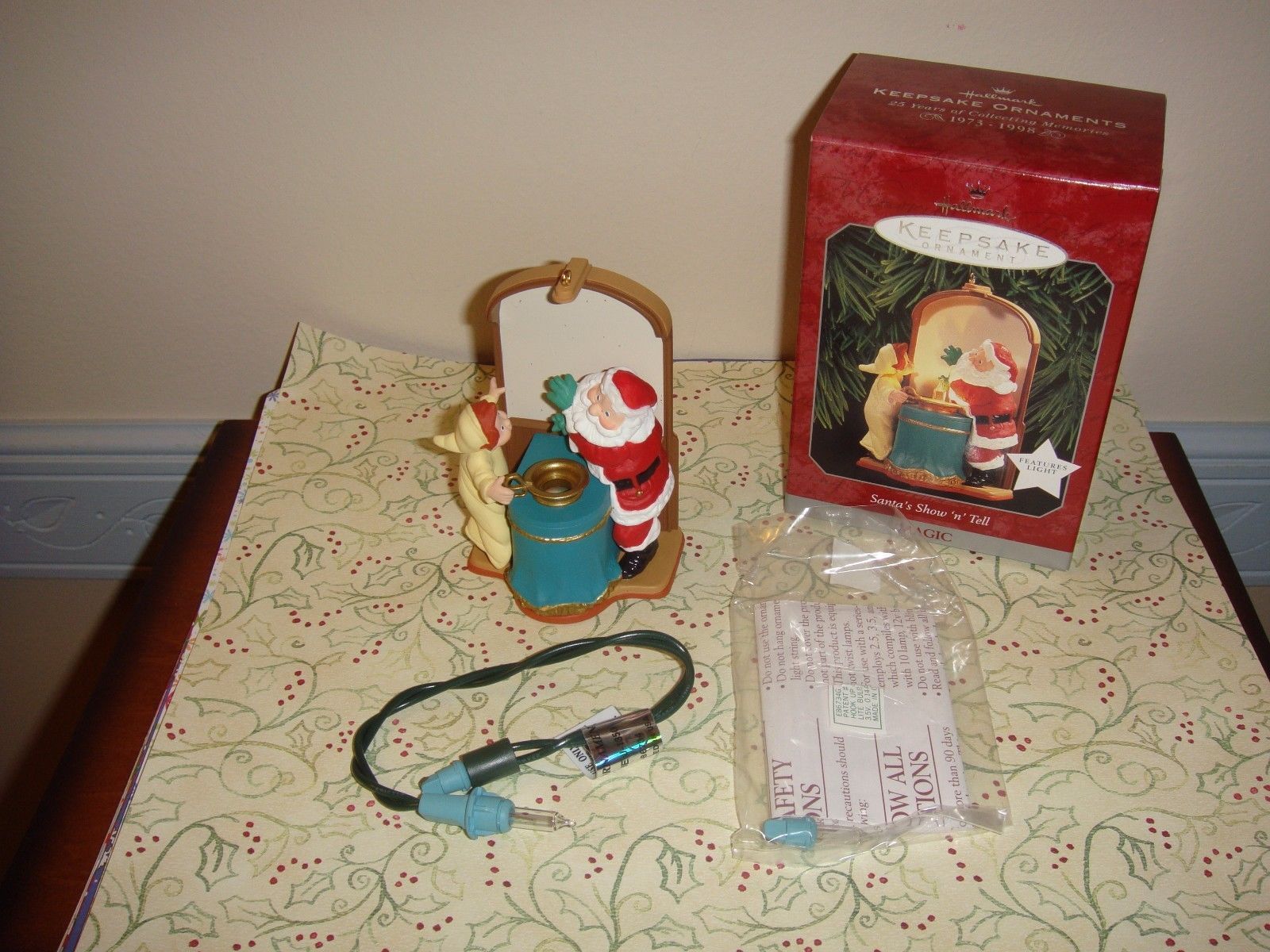 Primary image for Hallmark 1998 Santa's Show 'n' Magic Ornament