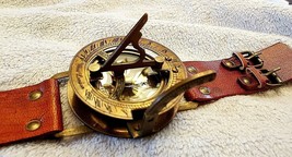 Reloj de cuero Sun Dial Brújula de latón Cuero Oro antiguo Lustre inusual - £21.86 GBP