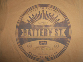 Levi&#39;s Denim Brand Battery St. San Francisco California Brown Graphic T Shirt M - £15.69 GBP