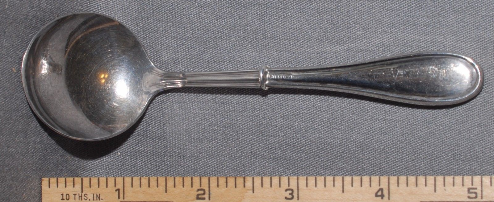 PETIT & ATTRACTIVE STERLING SILVER SAUCE? LADLE - PATTERN & MAKER UNKNOWN - $29.69