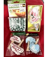 3 Packages Paper Cupcake Toppers Picks Paper Bakeware Mini Pans Xmas Circus - $20.79 CAD