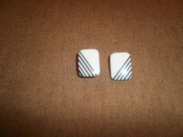 White  Earrings with Black Stripes  - $19.03 MXN