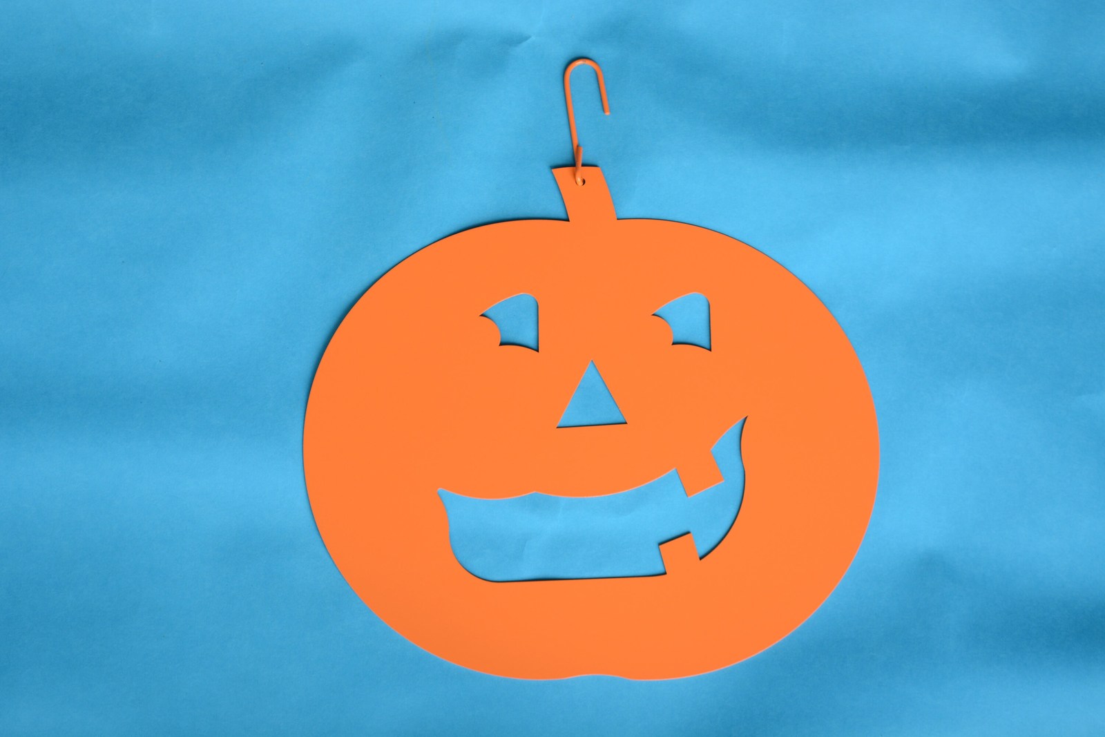 2 Tooth Pumpkin Powder-coated Orange Hanging Halloween Décor