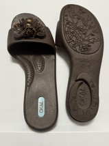 Okabashi Oka B Brown Rubber Flat Sandals W Floral Embellishment Summerti... - $25.91
