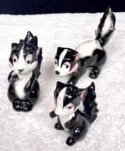 3 Vintage Skunk Figurines Mom Dad Baby Amazing Tails Hand Painted Pepe Cute - $29.21