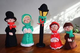Vintage Handmade Crochet Christmas Carolers Lamp Post Figurine Set Family - $19.00