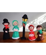 Vintage Handmade Crochet Christmas Carolers Lamp Post Figurine Set Family - €16,14 EUR