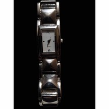 Gorgeous vintage women&#39;s silver watch - $23.76