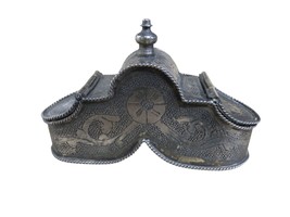 Chased Silver Metal Betel Nut Box 2-sided Vintage - $548.17 MXN
