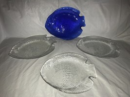 Arcoroc Poisson 3 Clear Glass Fish Dinner Plates & 1 Cobalt Blue France Euc - $29.99