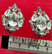 Vintage Jewelry Signed WEISS Rhinestone Cluster Earrings Clip On Earrings - £47.17 GBP