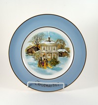 Avon Christmas Plate &quot;Carollers In The Snow&quot; Gold Trim Vintage 1977 In Box - £7.58 GBP