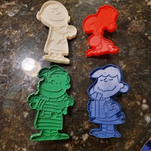 4 Original Vtg 1950s PEANUTS Christmas Cookie Cutters United Feature Syndicate - £25.14 GBP