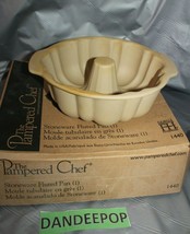 The Pampered Chef Family Heritage Stoneware Fluted Pan 1440 Bread Cake Baking - £50.61 GBP