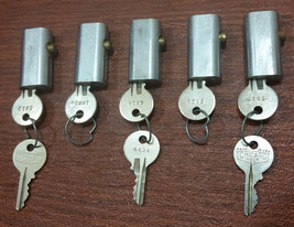 Chicago Lock Company Lot 5 Cabinet Locks &amp; 8 Keys 5X11 1RR26 6X04 5X02 5X19 - $43.05