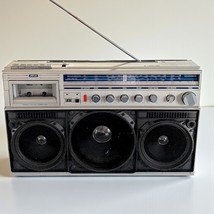Magnavox D8443 /37  1980&#39;s  Boombox- 4 Band 5 speaker- Partially Working... - $2,341.30 MXN