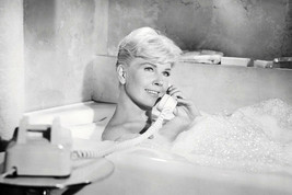 Doris Day As Jan Morrow In Pillow Talk 11x17 Mini Poster In Bubble Bath On Phone - £10.21 GBP