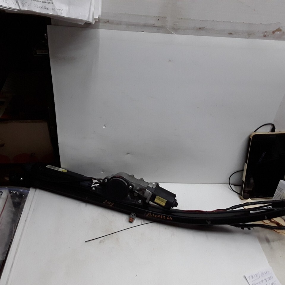 08 09 10 Chrysler Town &amp; Country Caravan right passenger sliding door motor - $133.49