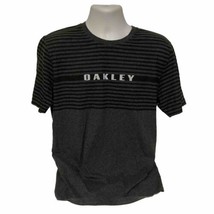 Men&#39;s Oakley Center Logo Striped Custom Fit T-Shirt Size XXL 2XL Black Gray - £10.34 GBP