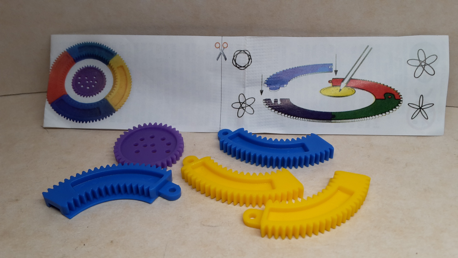 Maraja - Art 99 Spirograph + paper (Promotoys) - Surprise egg - $1.50