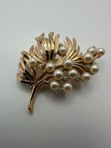 Vintage Crown Trifari Pearl Gold Floral Brooch 4.5cm - $54.45