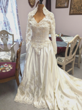 Vintage Wedding Dress Pearls Iridescent Sequins Lace Train Sweetheart Ne... - £3,996.77 GBP