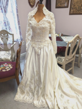 Vintage Wedding Dress Pearls Iridescent Sequins Lace Train Sweetheart Neckline - £3,984.99 GBP