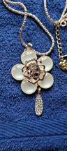 New Betsey Johnson Necklace Flower Dogwood White Collectible Decorative Nice - £11.79 GBP