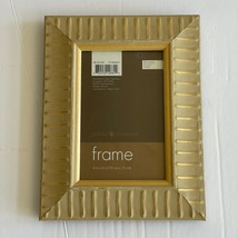 Gilded Christmas Picture Frame 4x6&quot; Wooden Photo Vintage - £15.83 GBP