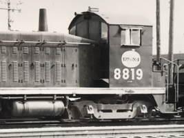 Indiana Harbor Belt Railroad IHB #8819 NW2 Electromotive Photo LaGrange Park IL - £7.46 GBP