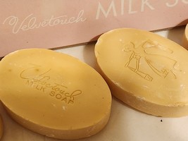 Vintage Avon Velvet Touch Milk Soap Soap Set Bars New in Box - £19.45 GBP