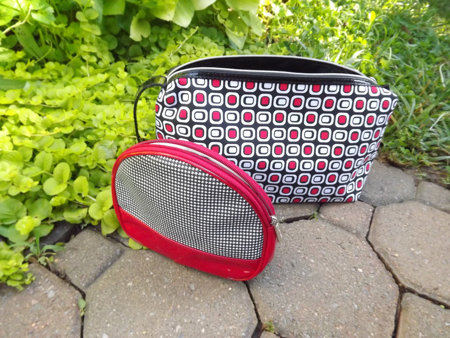 Cosmetic Bags Large Geometric Lancome Makeup Case Retro Red Black Zipper Pouch - $23.00