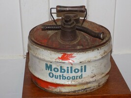 Vintage Mobiloil Outboard 2.5 Gallon Metal Can w/ Spout - $4,152.05 MXN