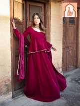 Magenta Pink Velvet Kurta Set with Skirt and Dupatta - $4,688.83 MXN