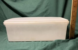 Vintage Tupperware Large Bread Container/Keeper/Server Appears to be 606 &amp; 607 - £7.80 GBP
