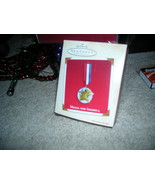 NEW HALLMARK MEDAL FOR AMERICA CHRISTMAS ORNANMENT 2002 - $10.00