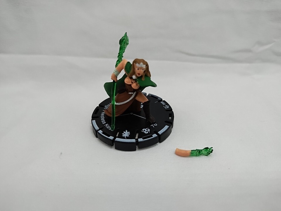 *Broken* Mage Knight Sorcery High Priestess Kess Rare #088 - $6.92