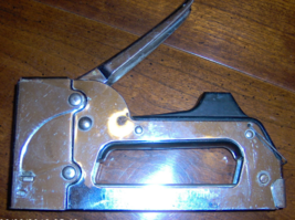 T55c STAPLE GUN Arrow Fastener Easy Squeeze all purpose Pro Tacker STAPL... - $32.21