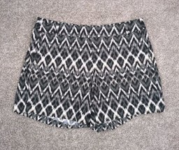 Spanx Sunshine Shorts Women L Gray Pull On Chevron Print 4 Way Stretch Q... - $24.99