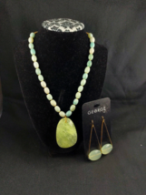 Necklace and Dangling Earring Set Green Stones &amp; Beads New  J3 - £13.96 GBP