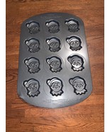 WILTON Elf On The Shelf 12 Nonstick Cavity Cookie Pan Christmas Traditio... - $8.00