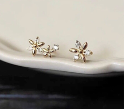 9ct Solid Gold Asymmetric Flower Stud Earrings - 9K Au375, elegant, small unisex - £74.40 GBP