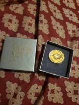 Vtg Avon 1/10 10K 2 Hands Shake Gold Metal Tack Lapel Pin Costume Jewlery - £19.66 GBP