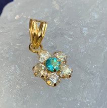 18K Yellow Gold Flower Pendant .94g Fine Jewelry Blue Topaz &amp; Clear Color Stones - £94.92 GBP